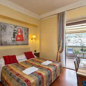 Internouno Deluxe Pensión Roma